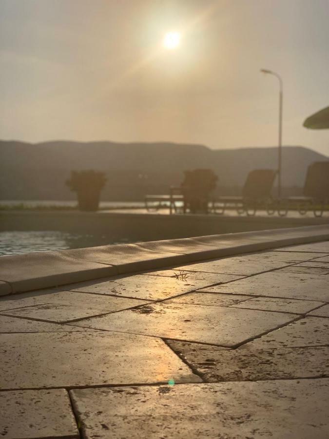 Riviera By Queens Hotel And Resort Gura Vaii Ngoại thất bức ảnh