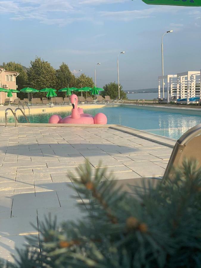 Riviera By Queens Hotel And Resort Gura Vaii Ngoại thất bức ảnh