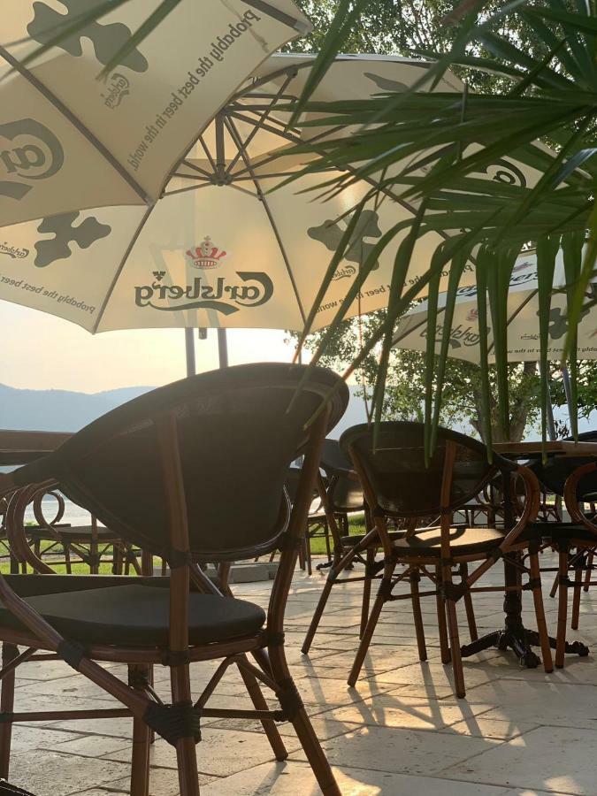 Riviera By Queens Hotel And Resort Gura Vaii Ngoại thất bức ảnh