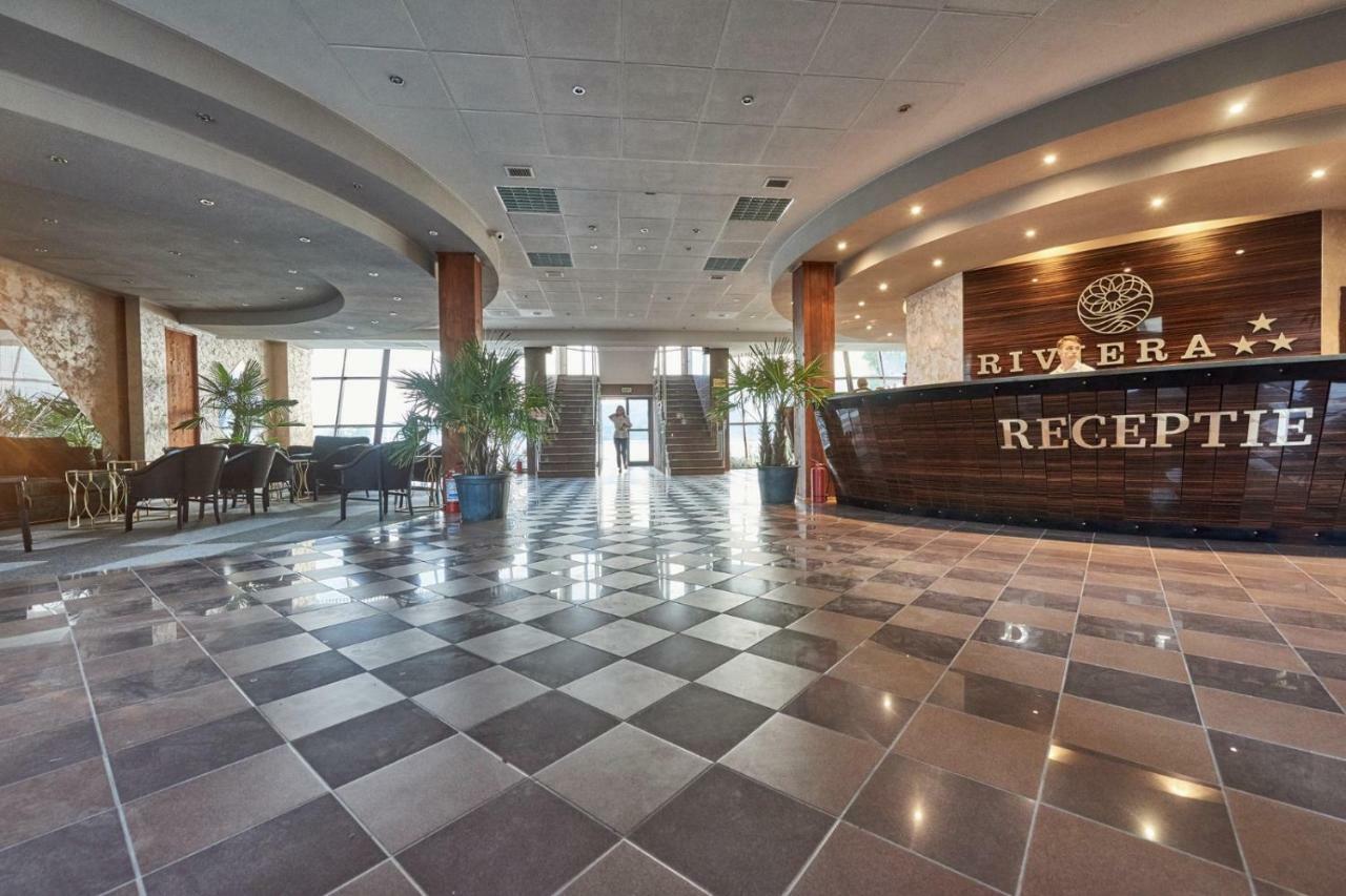 Riviera By Queens Hotel And Resort Gura Vaii Ngoại thất bức ảnh
