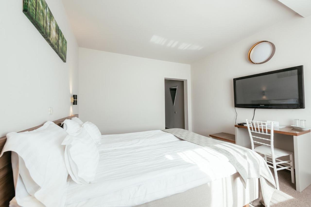 Riviera By Queens Hotel And Resort Gura Vaii Ngoại thất bức ảnh
